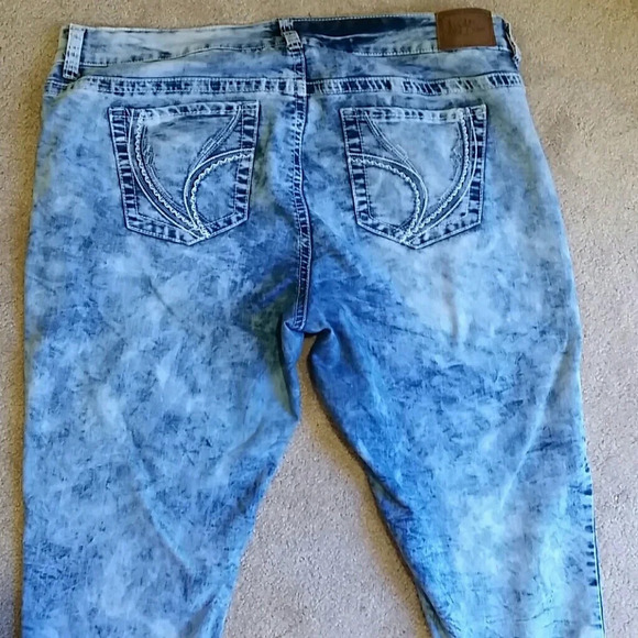 Vintage Acid Washed Jeans - Picture 5 of 9